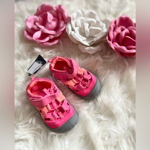 3/$20 NWT Oshkosh B’gosh Swimming Shoes for Girls Size 7c